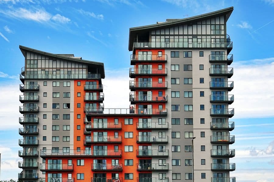 Pintura de fachada de edificio en Rubí